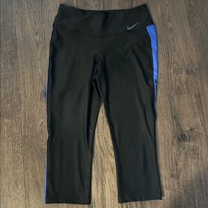 Nike Black/Blue Dri-Fit Training Cropped Leggings - Size Medium 🏋️♀️